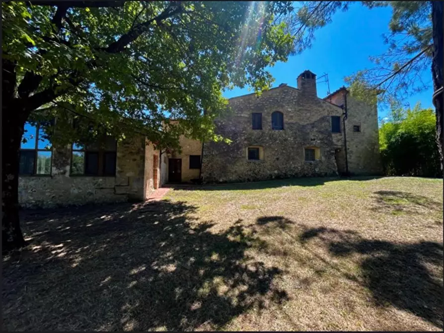 Immagine 1 di Casa colonica in vendita  a Colle Di Val D'elsa