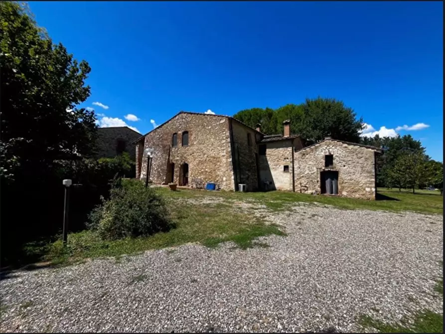 Immagine 4 di Casa colonica in vendita  a Colle Di Val D'elsa