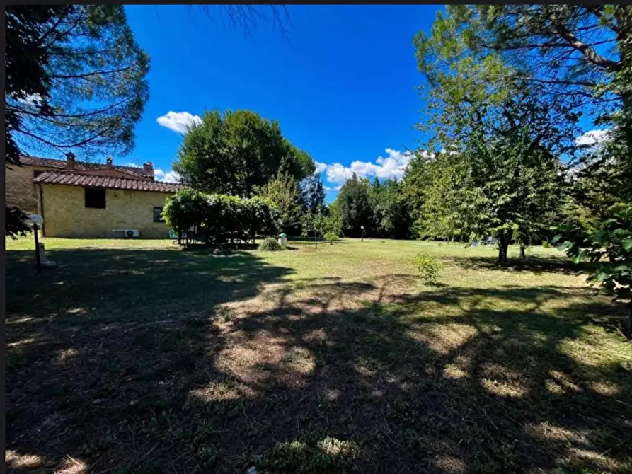 Immagine 2 di Casa colonica in vendita  a Colle Di Val D'elsa