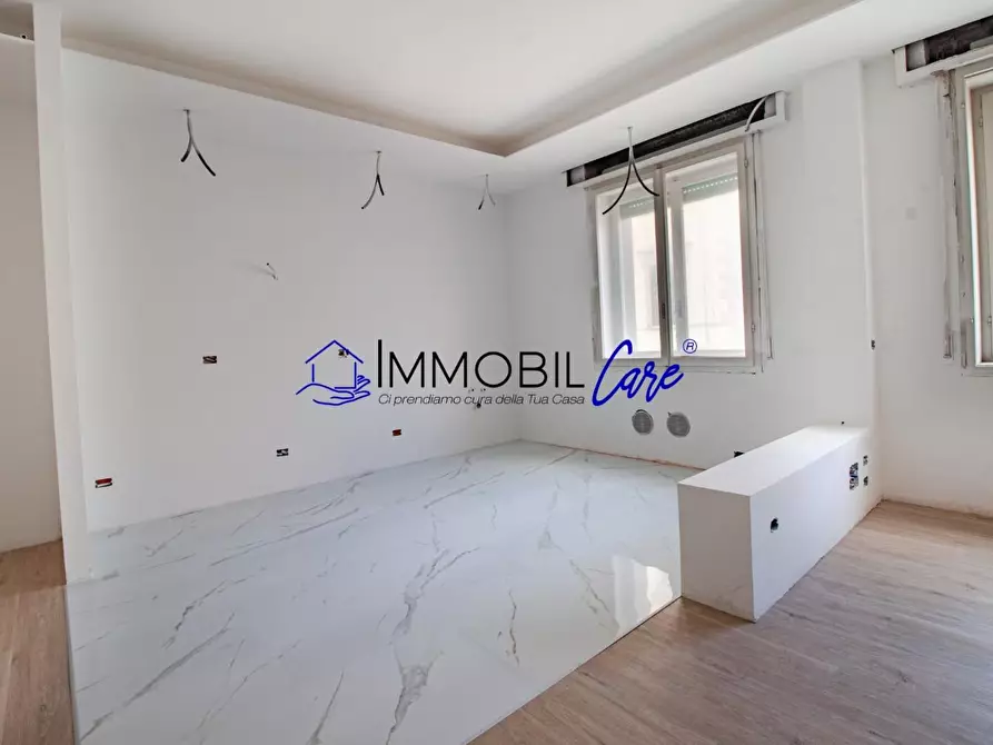 Immagine 5 di Appartamento in vendita  a Livorno