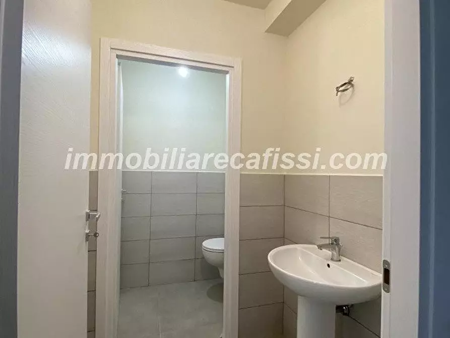 Immagine 8 di Locale commerciale in affitto  a Poggio A Caiano