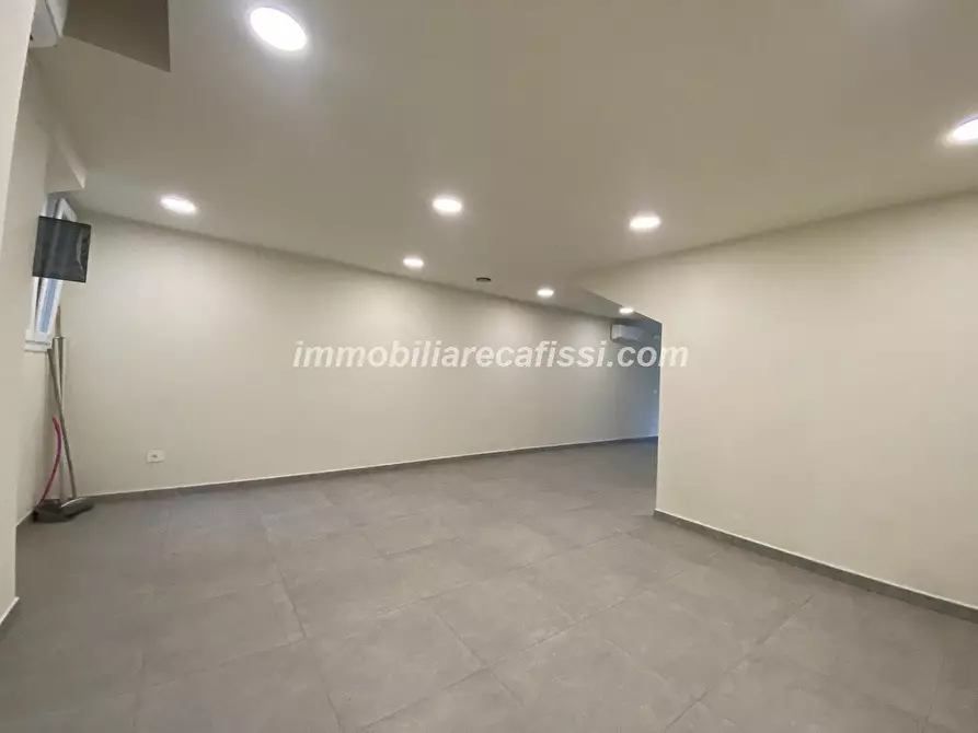 Immagine 3 di Locale commerciale in affitto  a Poggio A Caiano