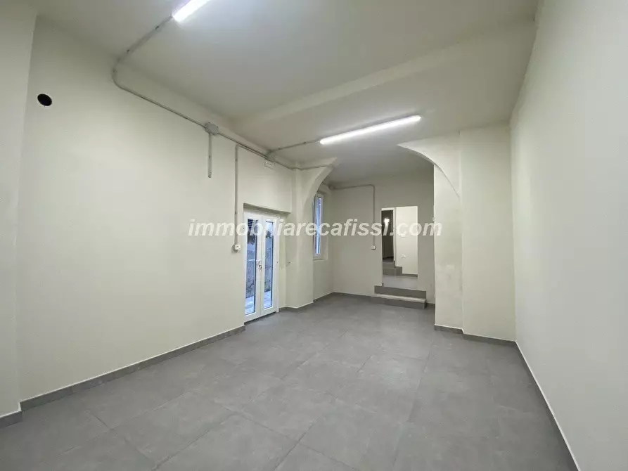 Immagine 11 di Locale commerciale in affitto  a Poggio A Caiano