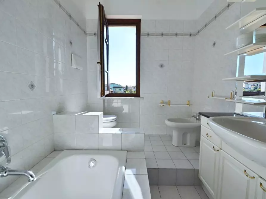 Immagine 18 di Villetta a schiera in vendita  a Massa