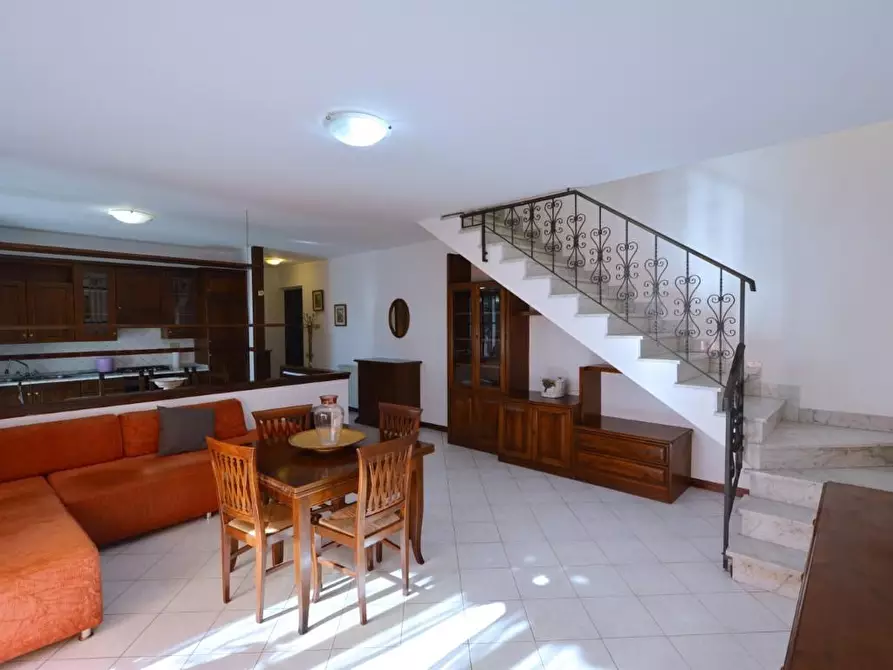 Immagine 5 di Villetta a schiera in vendita  a Massa