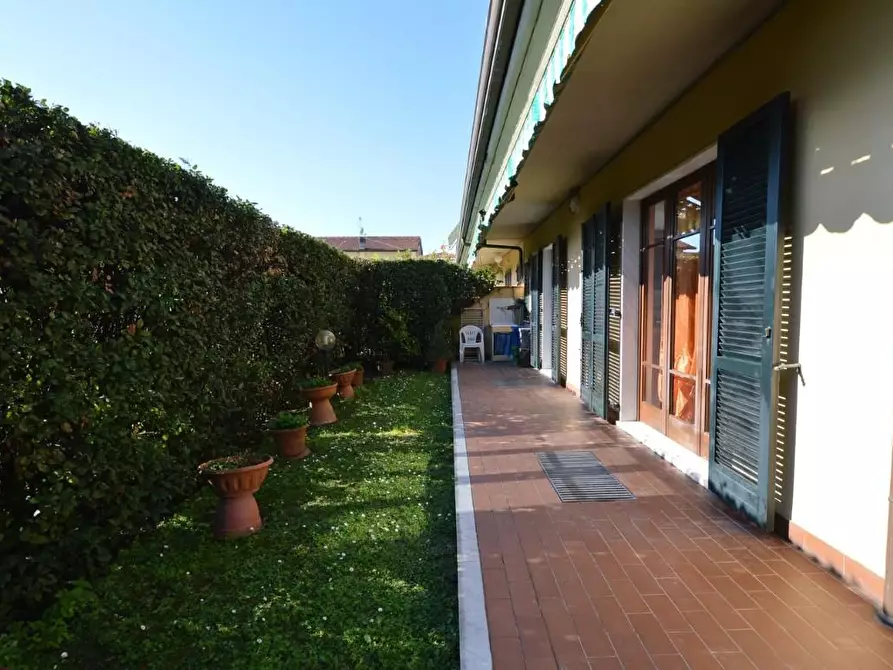 Immagine 3 di Villetta a schiera in vendita  a Massa