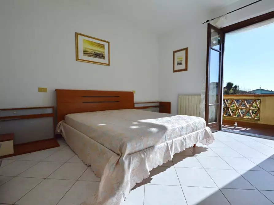 Immagine 13 di Villetta a schiera in vendita  a Massa