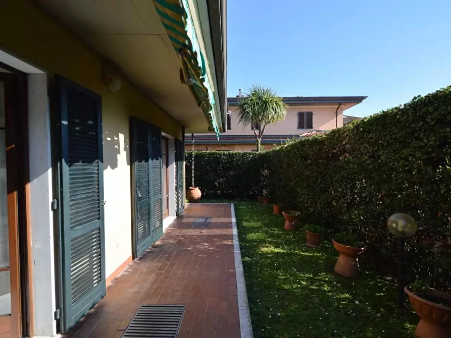 Immagine 4 di Villetta a schiera in vendita  a Massa