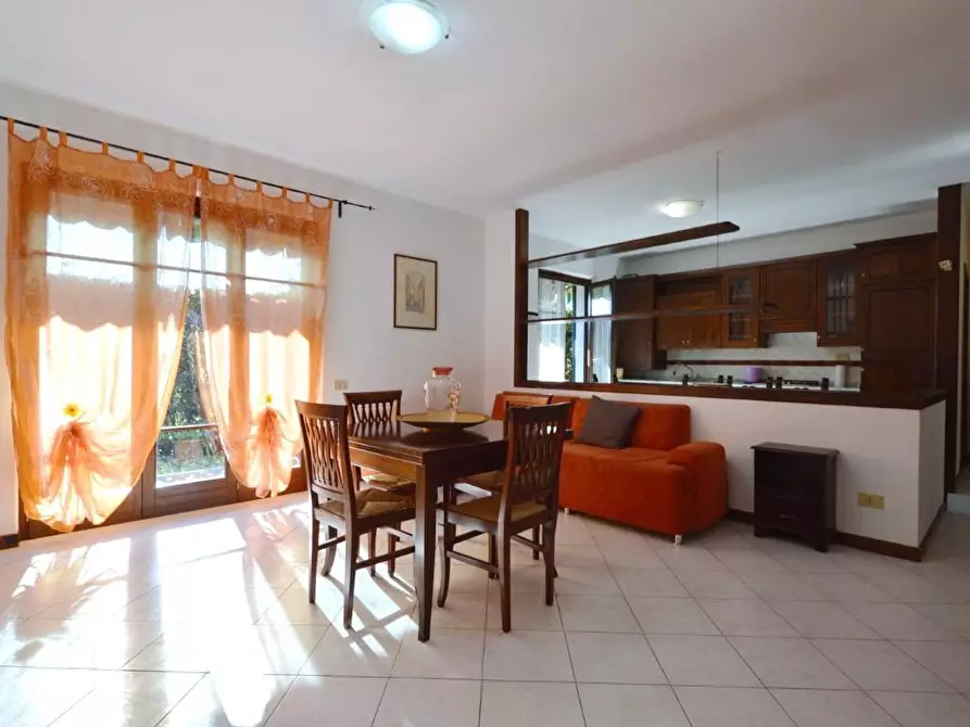 Immagine 9 di Villetta a schiera in vendita  a Massa