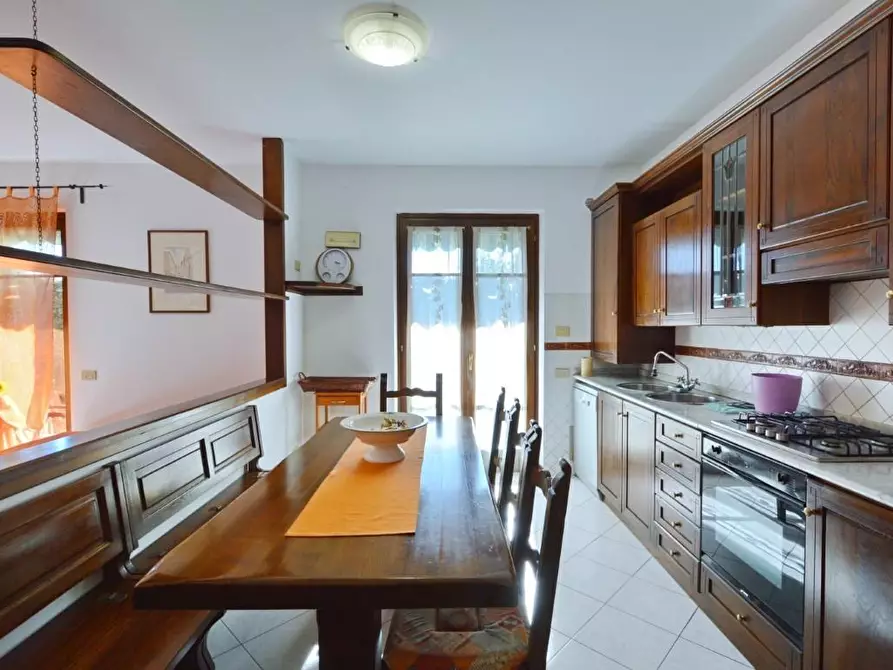 Immagine 10 di Villetta a schiera in vendita  a Massa