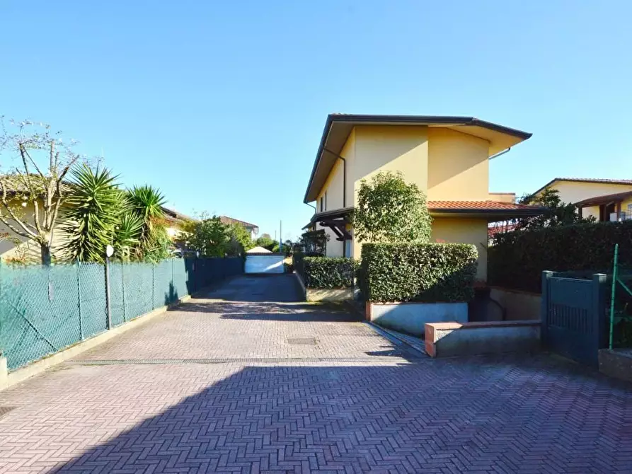 Immagine 25 di Villetta a schiera in vendita  a Massa