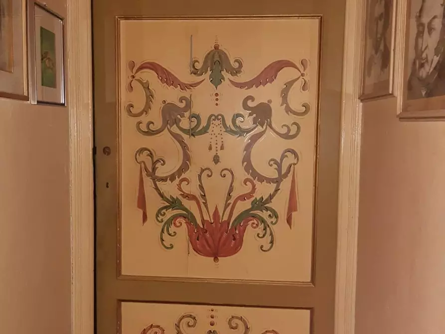 Immagine 12 di Appartamento in vendita  a Lucca