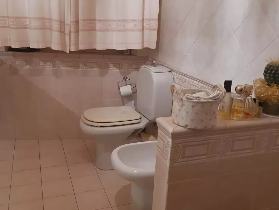 Immagine 7 di Appartamento in vendita  a Lucca