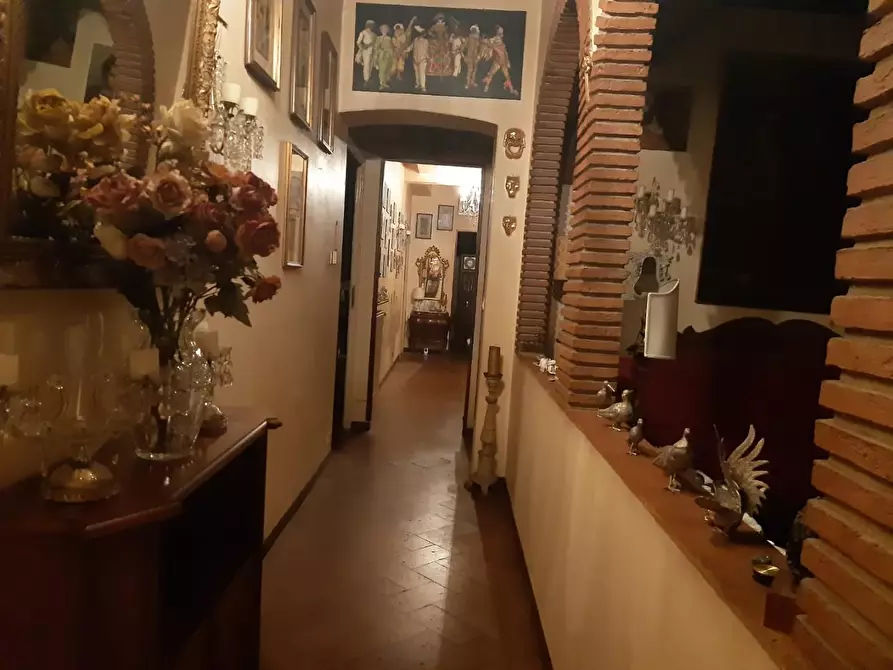 Immagine 23 di Appartamento in vendita  a Lucca