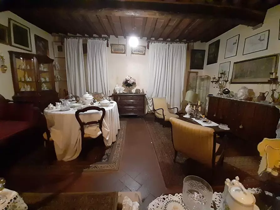 Immagine 28 di Appartamento in vendita  a Lucca