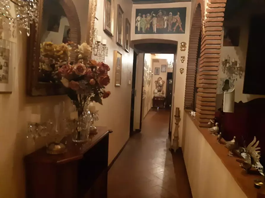 Immagine 22 di Appartamento in vendita  a Lucca