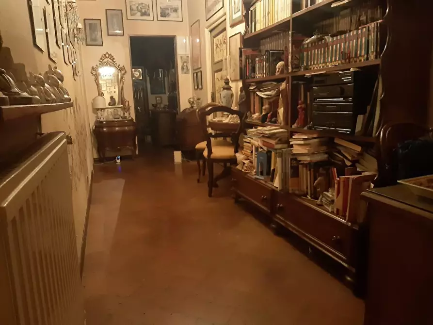 Immagine 10 di Appartamento in vendita  a Lucca