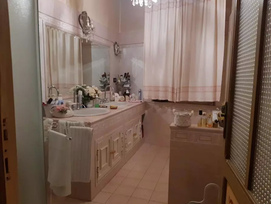 Immagine 9 di Appartamento in vendita  a Lucca