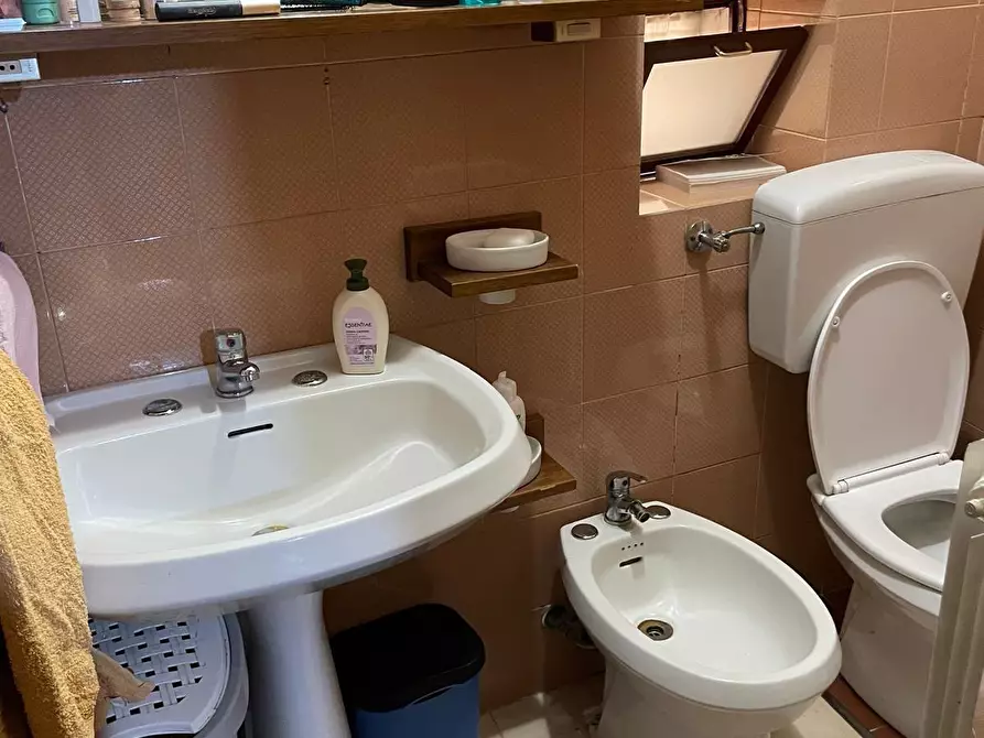 Immagine 9 di Porzione di casa in vendita  a Carrara