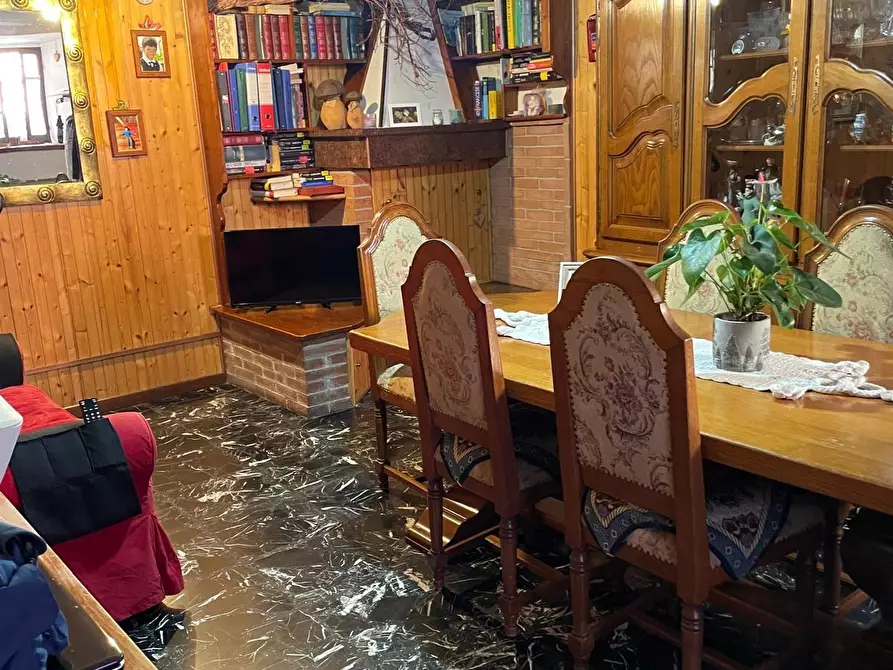 Immagine 2 di Porzione di casa in vendita  a Carrara