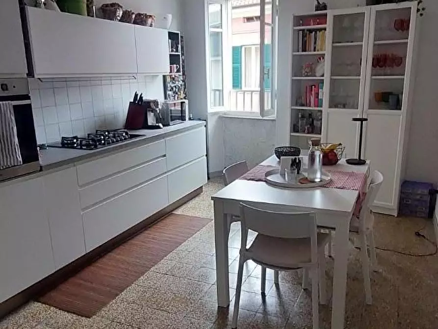 Immagine 2 di Appartamento in vendita  a Carrara
