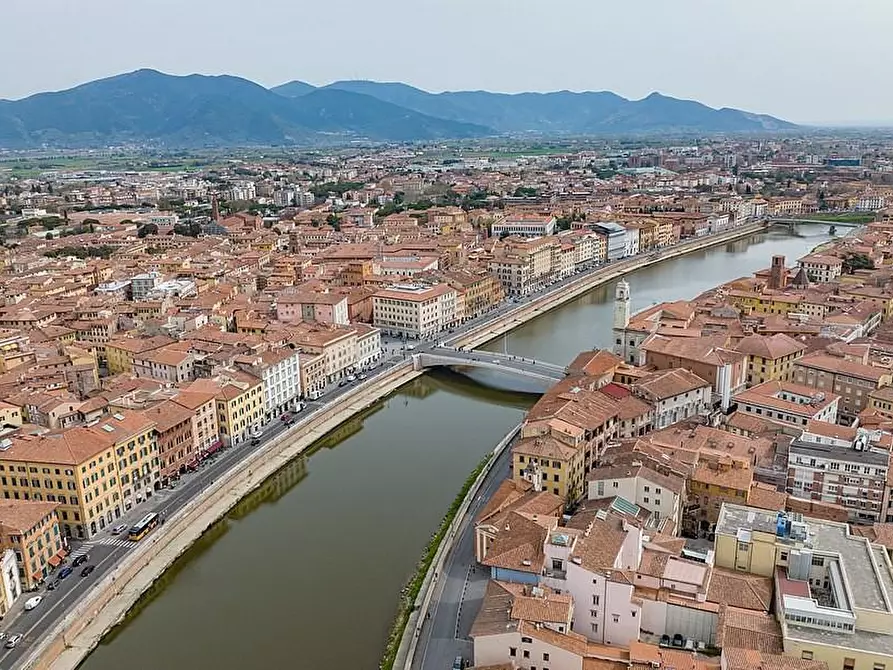 Immagine 1 di Locale commerciale in vendita  a Pisa