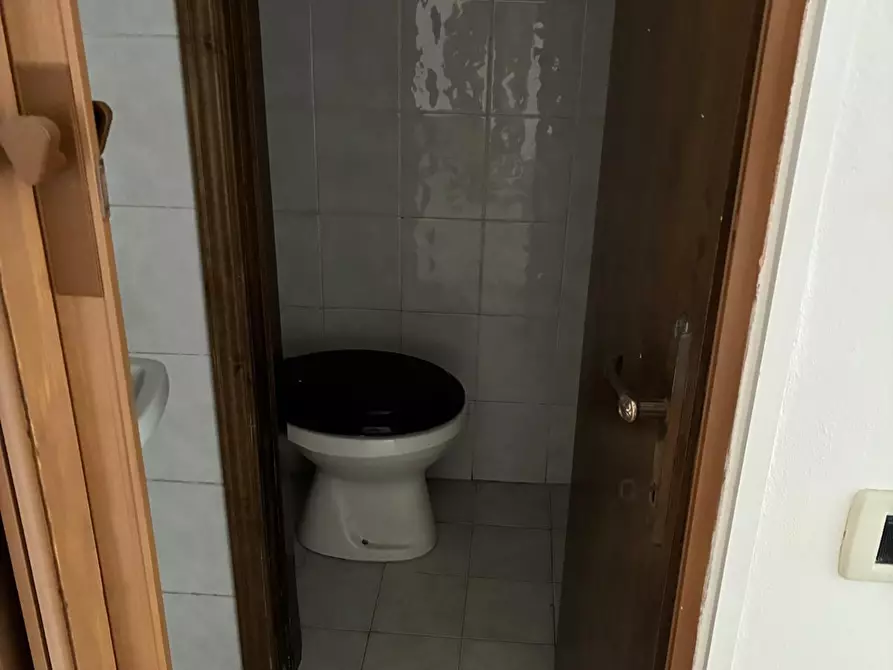 Immagine 7 di Locale commerciale in affitto  a Poggibonsi