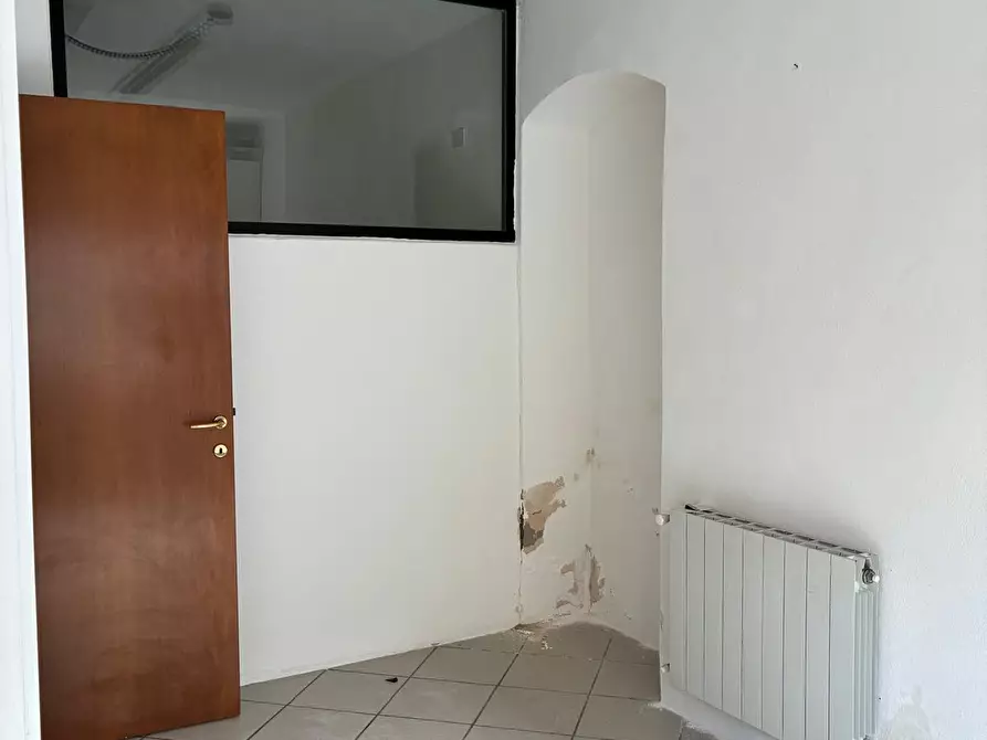 Immagine 3 di Locale commerciale in affitto  a Poggibonsi