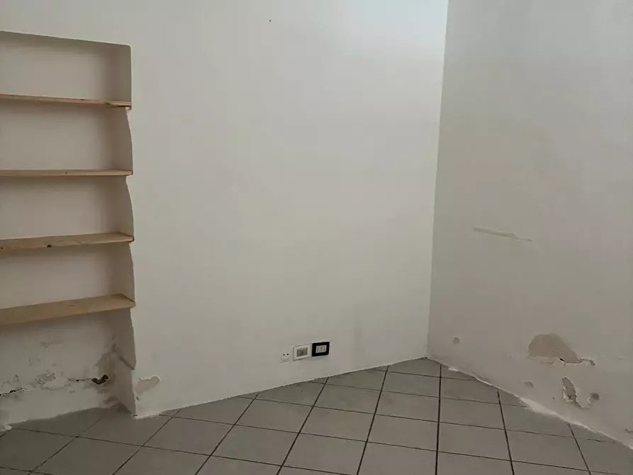 Immagine 5 di Locale commerciale in affitto  a Poggibonsi