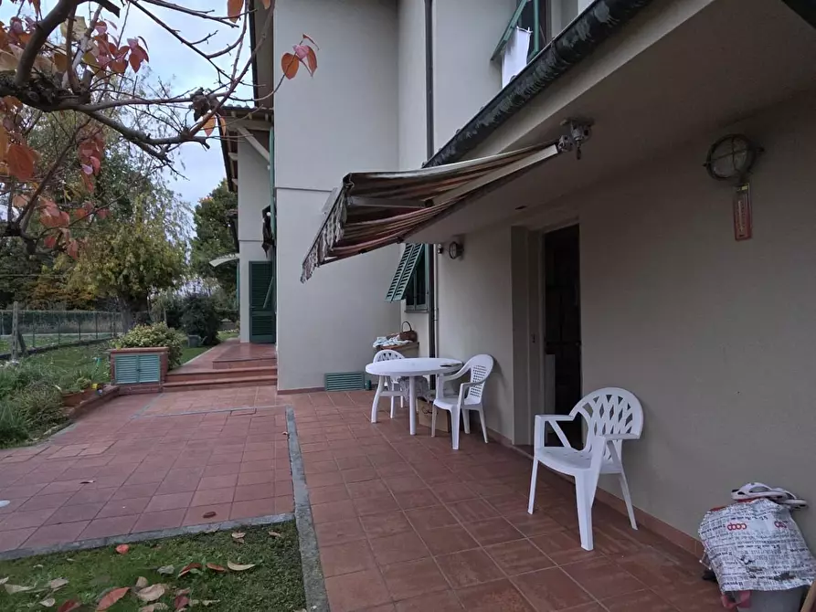Immagine 5 di Villa in vendita  a Capannori