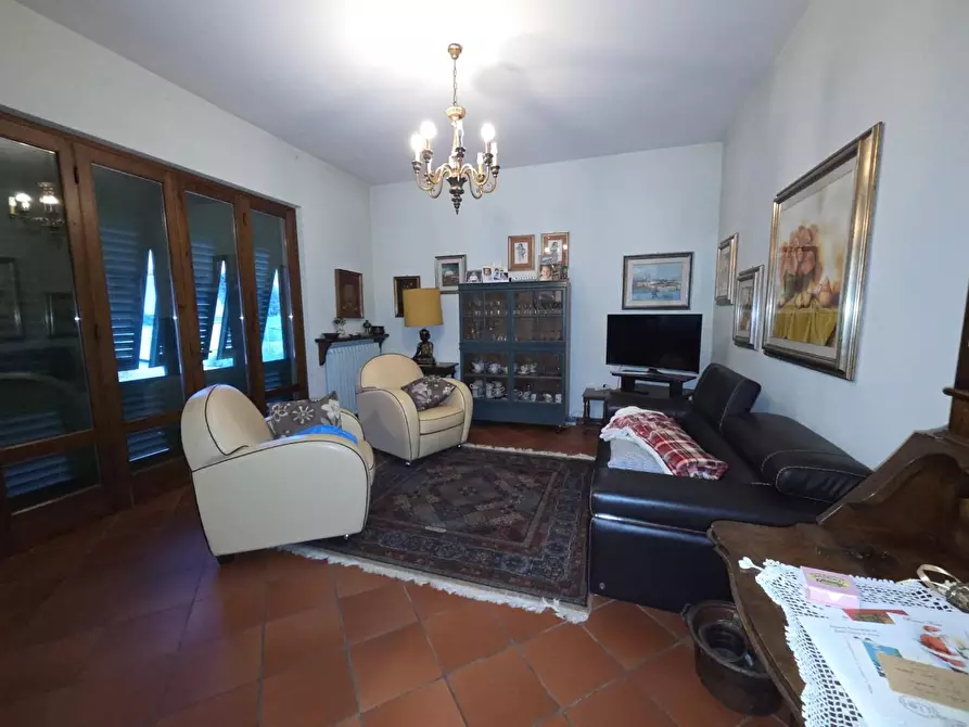 Immagine 6 di Villa in vendita  a Capannori