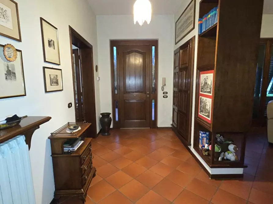 Immagine 11 di Villa in vendita  a Capannori