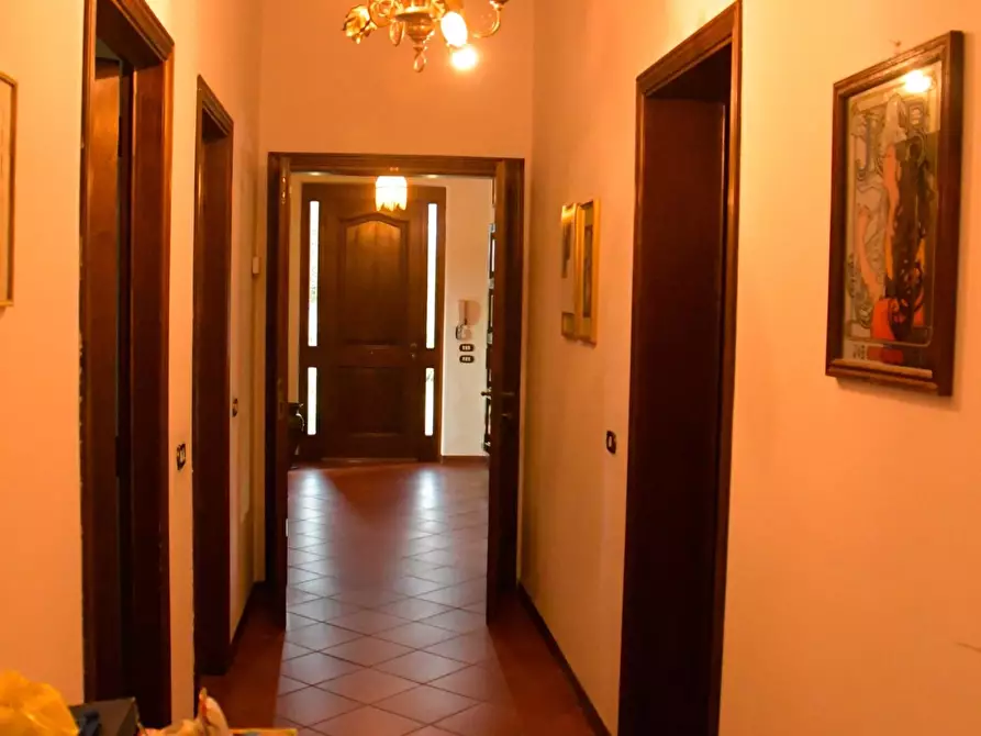 Immagine 38 di Villa in vendita  a Capannori