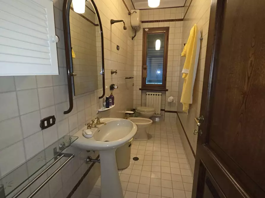 Immagine 8 di Villa in vendita  a Capannori