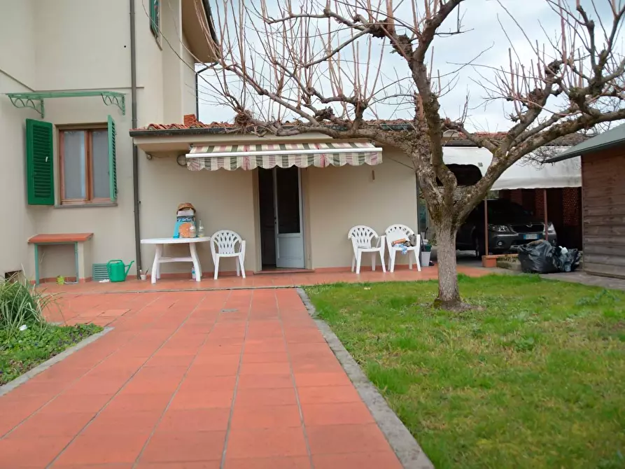 Immagine 29 di Villa in vendita  a Capannori