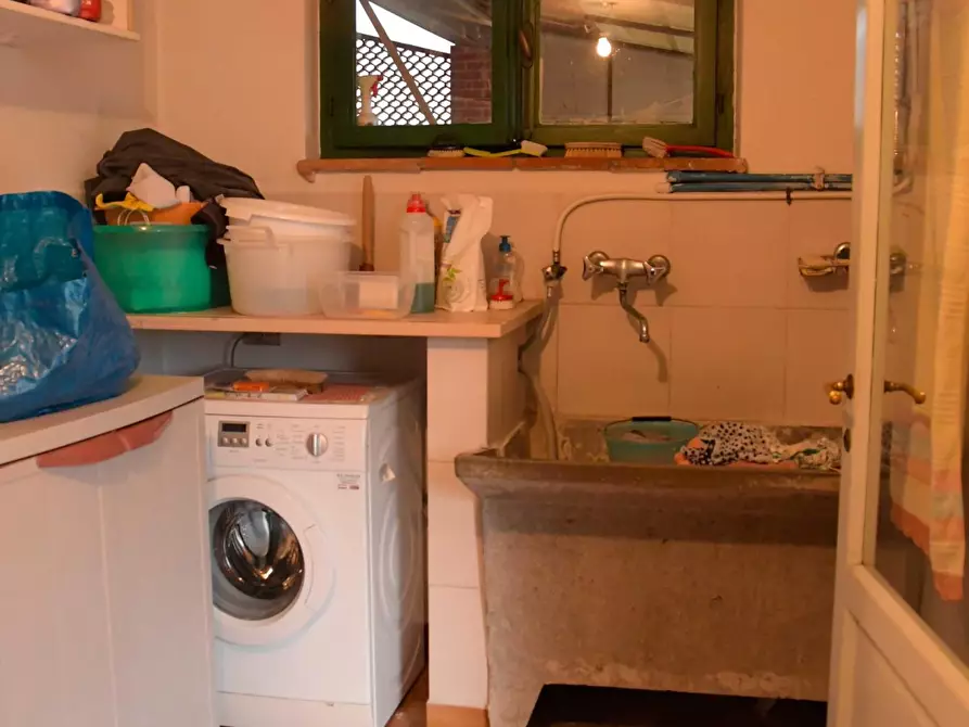 Immagine 34 di Villa in vendita  a Capannori