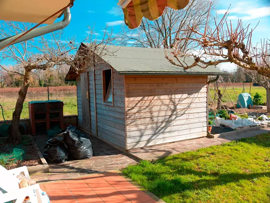 Immagine 33 di Villa in vendita  a Capannori