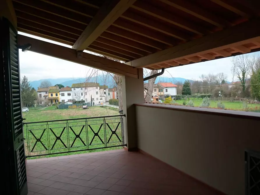 Immagine 48 di Villa in vendita  a Capannori