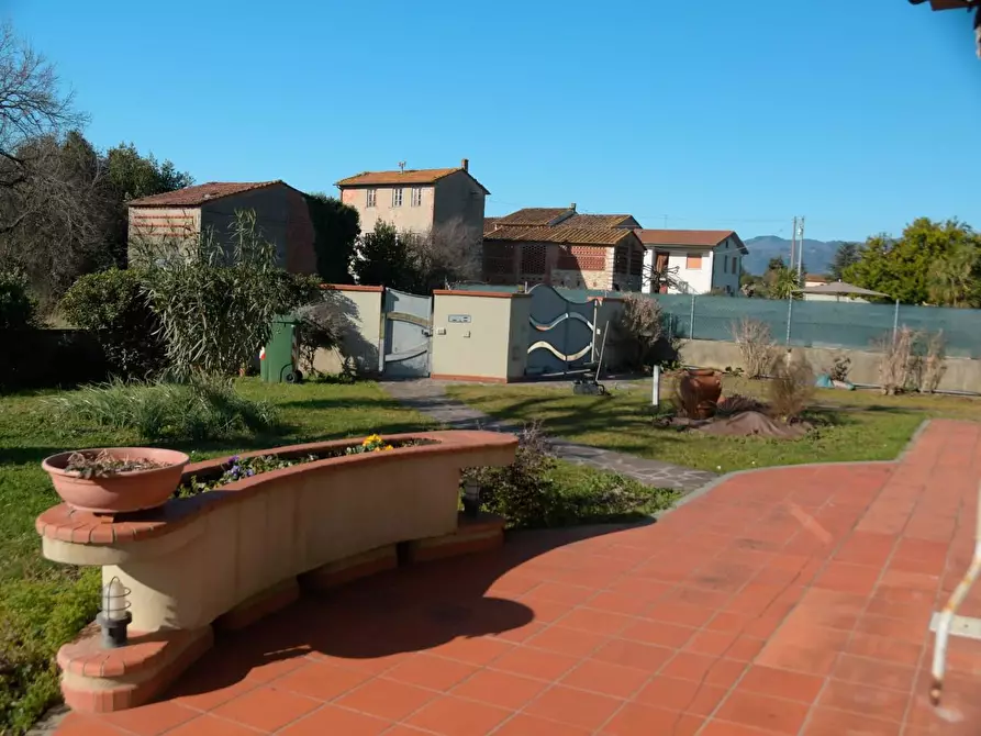 Immagine 30 di Villa in vendita  a Capannori