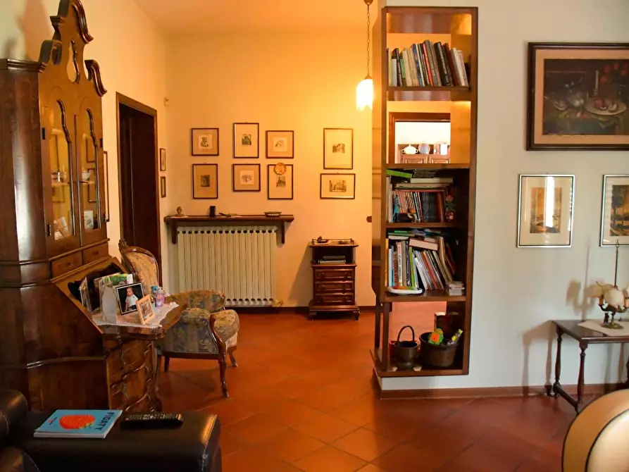 Immagine 39 di Villa in vendita  a Capannori