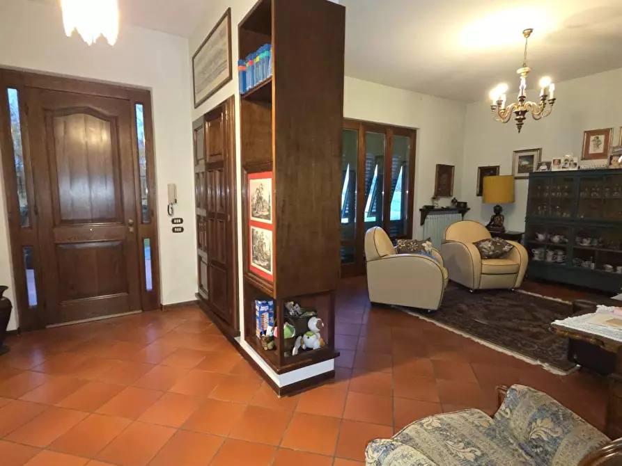 Immagine 7 di Villa in vendita  a Capannori