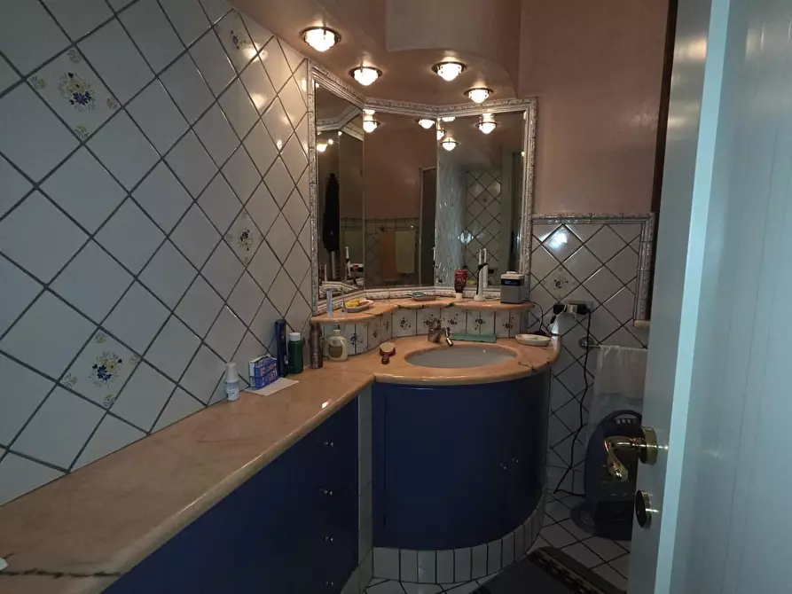 Immagine 16 di Villa in vendita  a Capannori