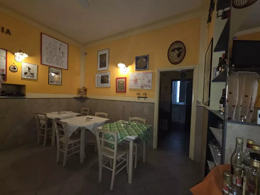 Immagine 9 di Locale commerciale in vendita  a Capannori