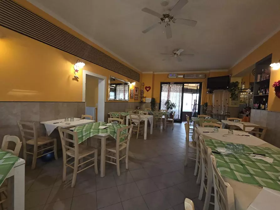 Immagine 14 di Locale commerciale in vendita  a Capannori