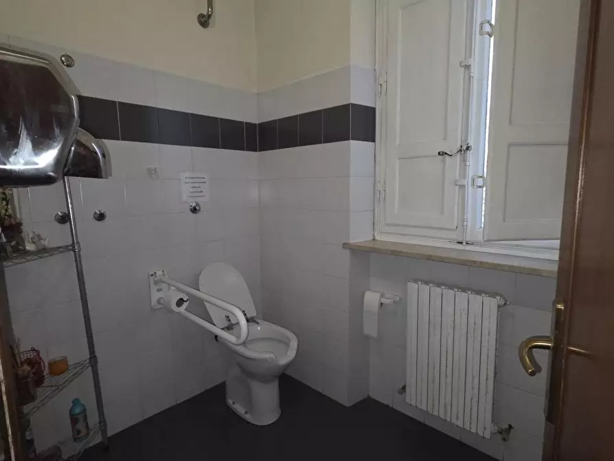 Immagine 7 di Locale commerciale in vendita  a Capannori