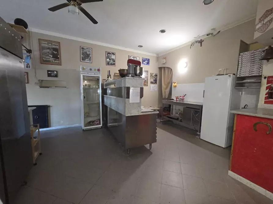 Immagine 3 di Locale commerciale in vendita  a Capannori