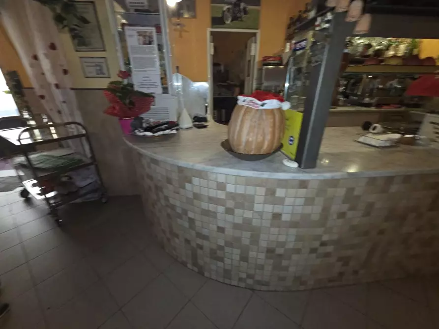 Immagine 5 di Locale commerciale in vendita  a Capannori