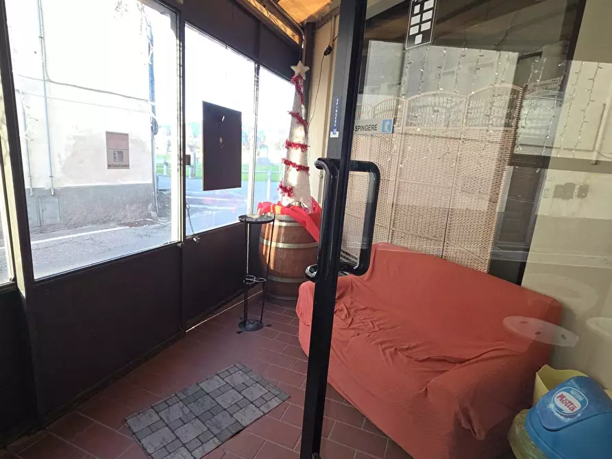 Immagine 17 di Locale commerciale in vendita  a Capannori