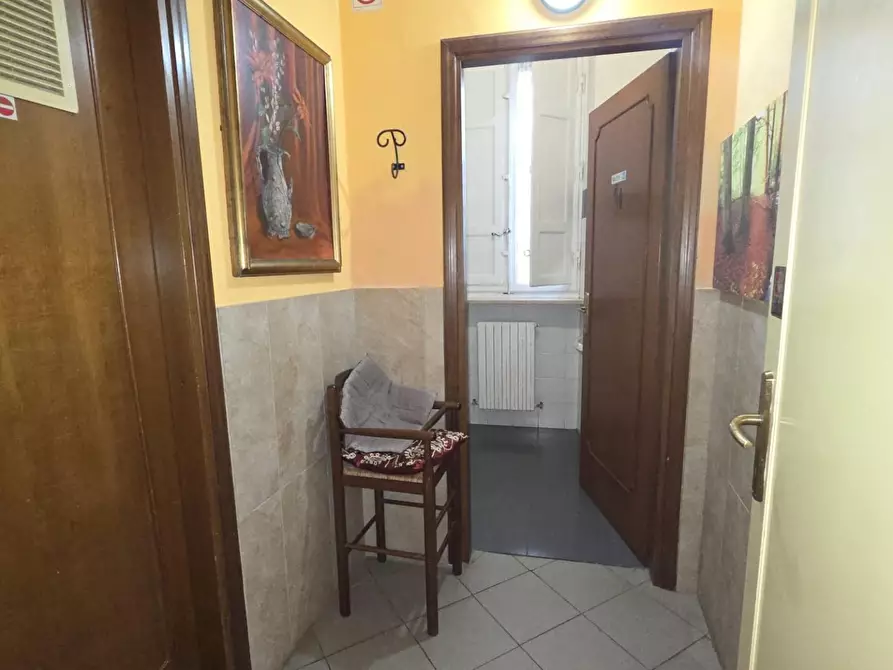 Immagine 8 di Locale commerciale in vendita  a Capannori