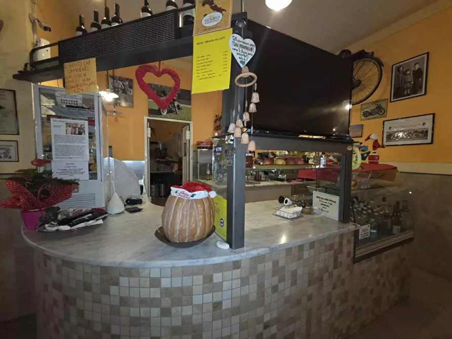 Immagine 6 di Locale commerciale in vendita  a Capannori